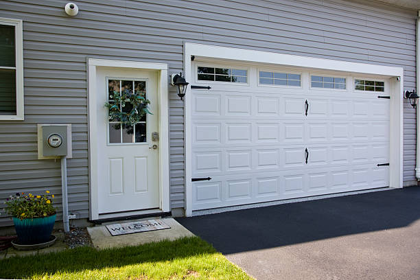 24/7 Emergency Garage Door Panel Replacement experts in Shamrock, TX